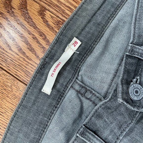 Levi's - Light Grey 711 Skinny Jeans - Picture 2 of 5